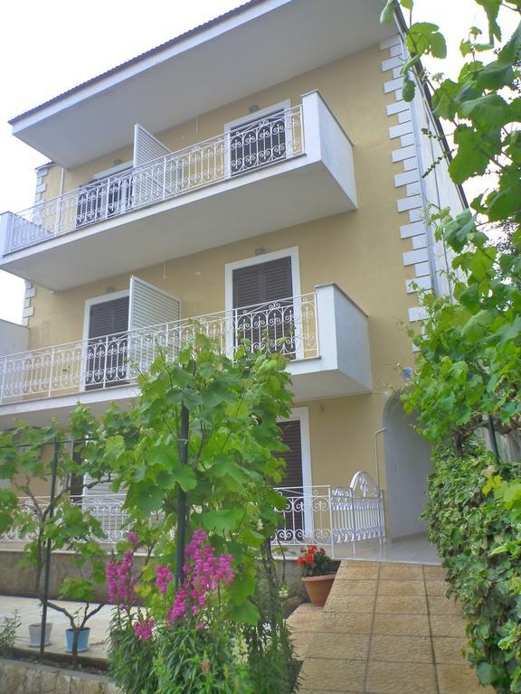 Flora Studios Corfu - Adults Only Benitses (Corfu) Exterior foto
